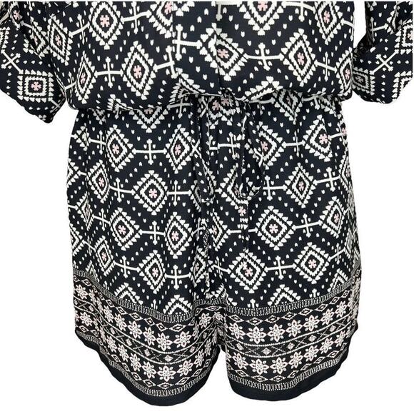 NWT Aqua Women's Aztec Geo Print Split Neck Roll-Tab Sleeve Romper XS - Picture 7 of 15